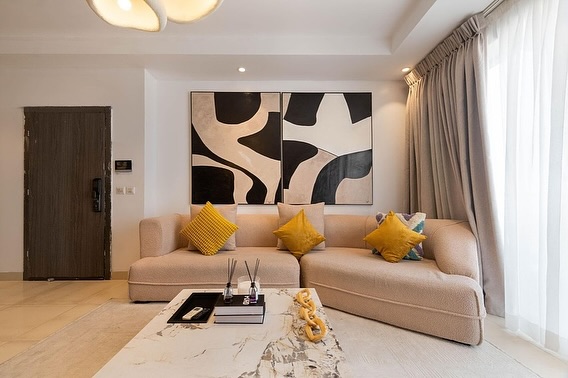 Saraphina 2 Bedroom Apartment with PS5, SNOOKER BOARD and SWIMMING POOL in Bluewaters Oniru